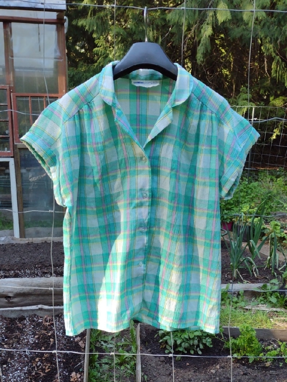 Vintage Mint Green Plaid Short-Sleeve Button-Up Shirt
